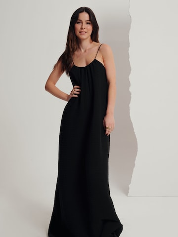 A LOT LESS - Vestido 'Ilona' em preto