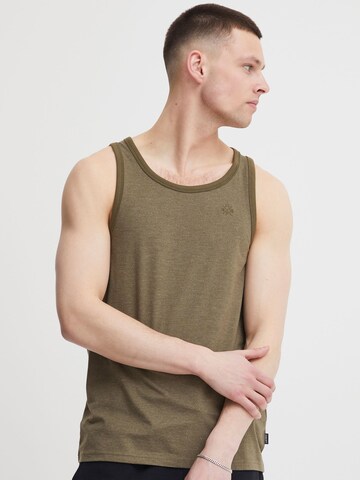 11 Project - Camisa 'Görte' em verde: frente