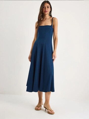 Robe Bianco Lucci en bleu