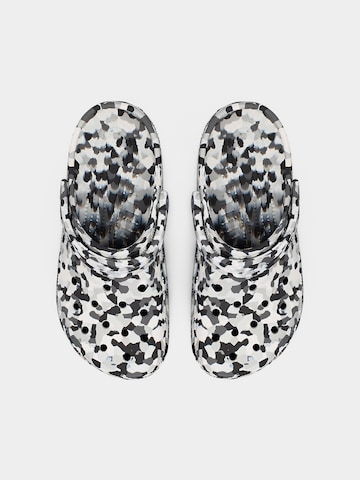 Crocs Σαμπό 'Classic Confetti' σε μαύρο