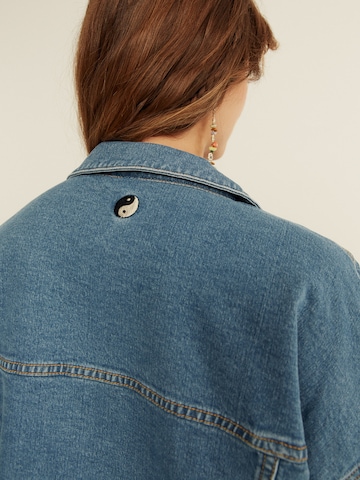 ABOUT YOU x Sofia Tsakiridou Between-Season Jacket 'Amelia' in Blue