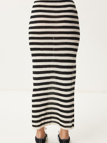 Costume Happiness İstanbul en noir