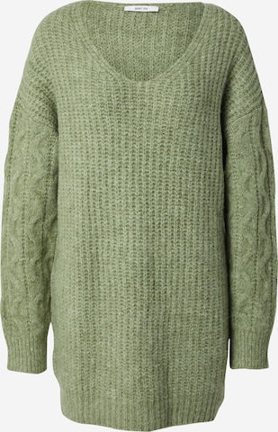 ABOUT YOU Sweater 'May' in Green: front