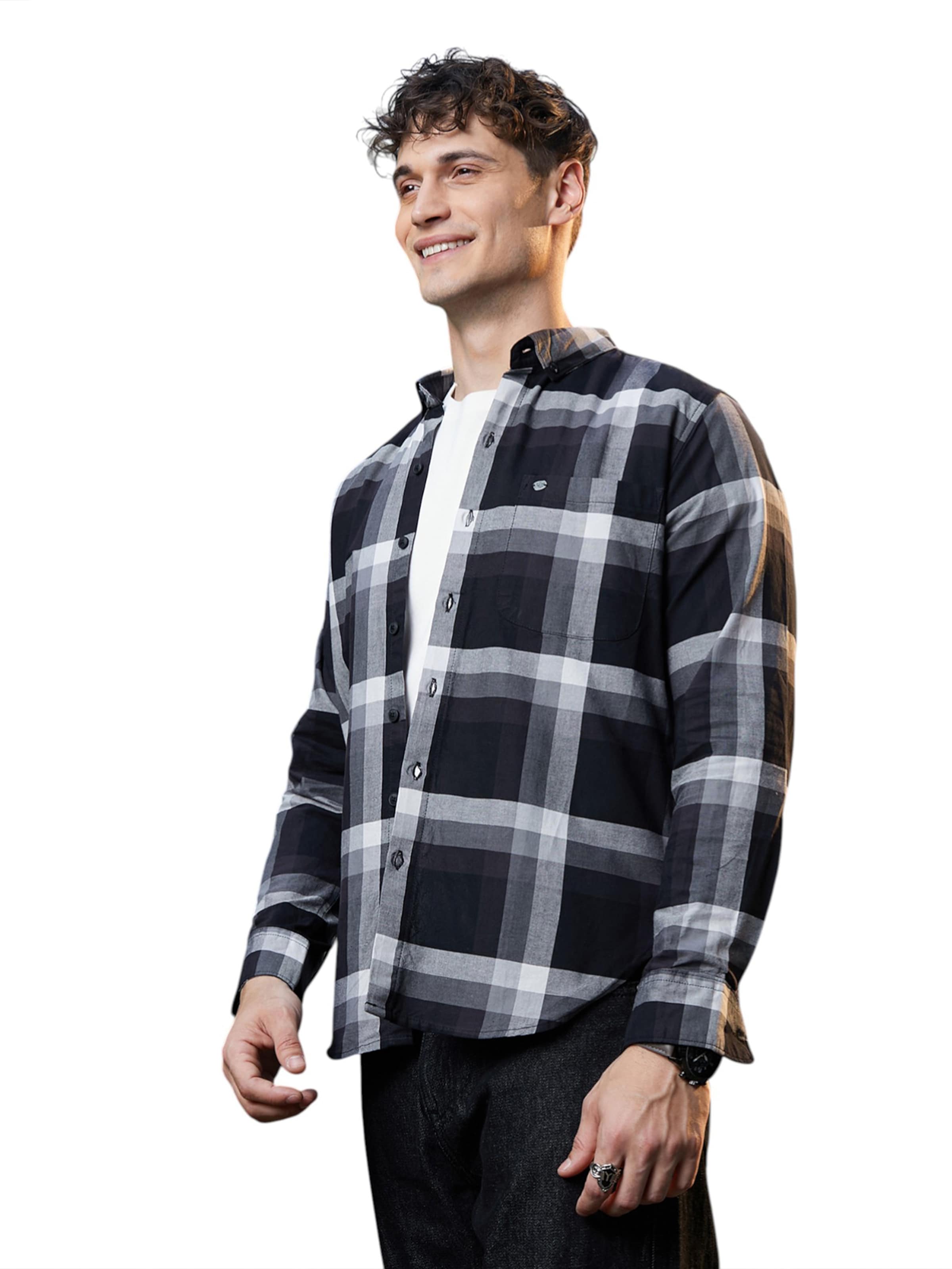 Campus Sutra Mugav suurus Triiksärk 'Shiloh', värv must