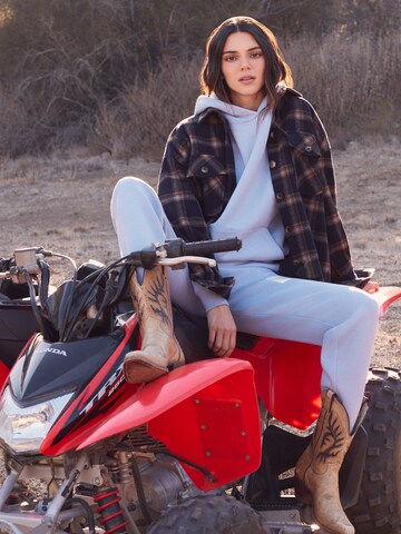 Kendall for ABOUT YOU - Blusa 'Jo' en azul: frente