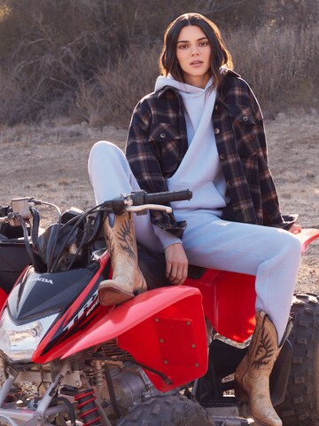 Kendall for ABOUT YOU Loosefit Παντελόνι 'Dillen' σε μπλε: μπροστά