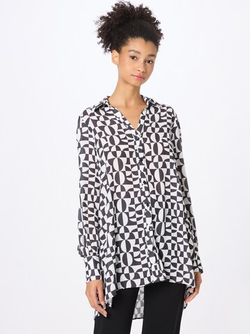 Wallis Blouse in Zwart: voorkant