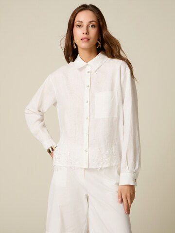 Camicia da donna di oltre in bianco: frontale