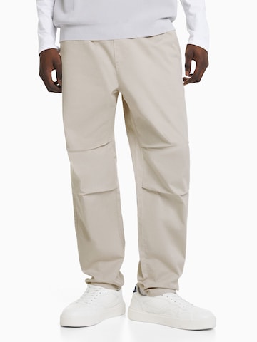 Bershka Normalny krój Spodnie w kolorze beżowy: przód