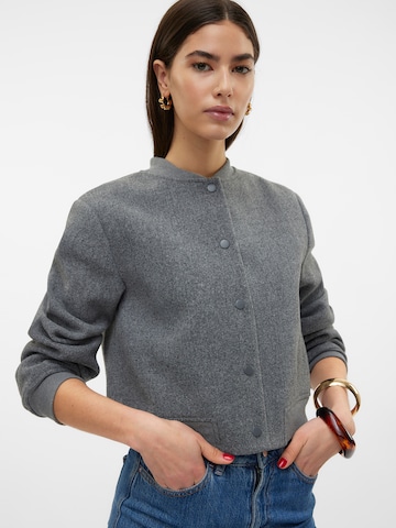 VERO MODA Between-Season Jacket 'VMCHLOE' in Grey