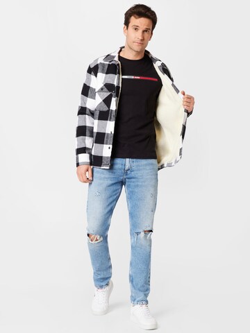 Tommy Jeans Shirt 'Essential' in Zwart