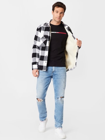 Tommy Jeans Shirt 'Essential' in Black