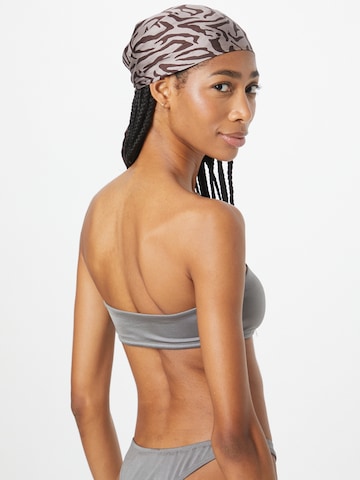 WEEKDAY Bandeau Bikinitop 'Sting Shine' in Grijs