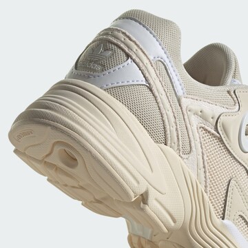 ADIDAS ORIGINALS Σνίκερ χαμηλό 'Astir' σε μπεζ