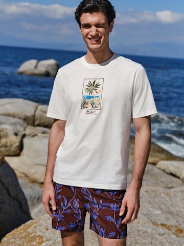 T-Shirt Next en blanc : devant