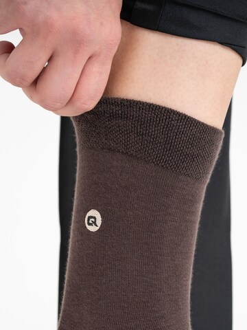 QOLONIA Socks in Brown