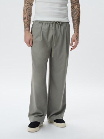 KARIA by Loris Karius Wide leg Παντελόνι σε γκρι: μπροστά
