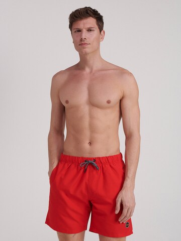 Shorts de bain Shiwi en rouge : devant