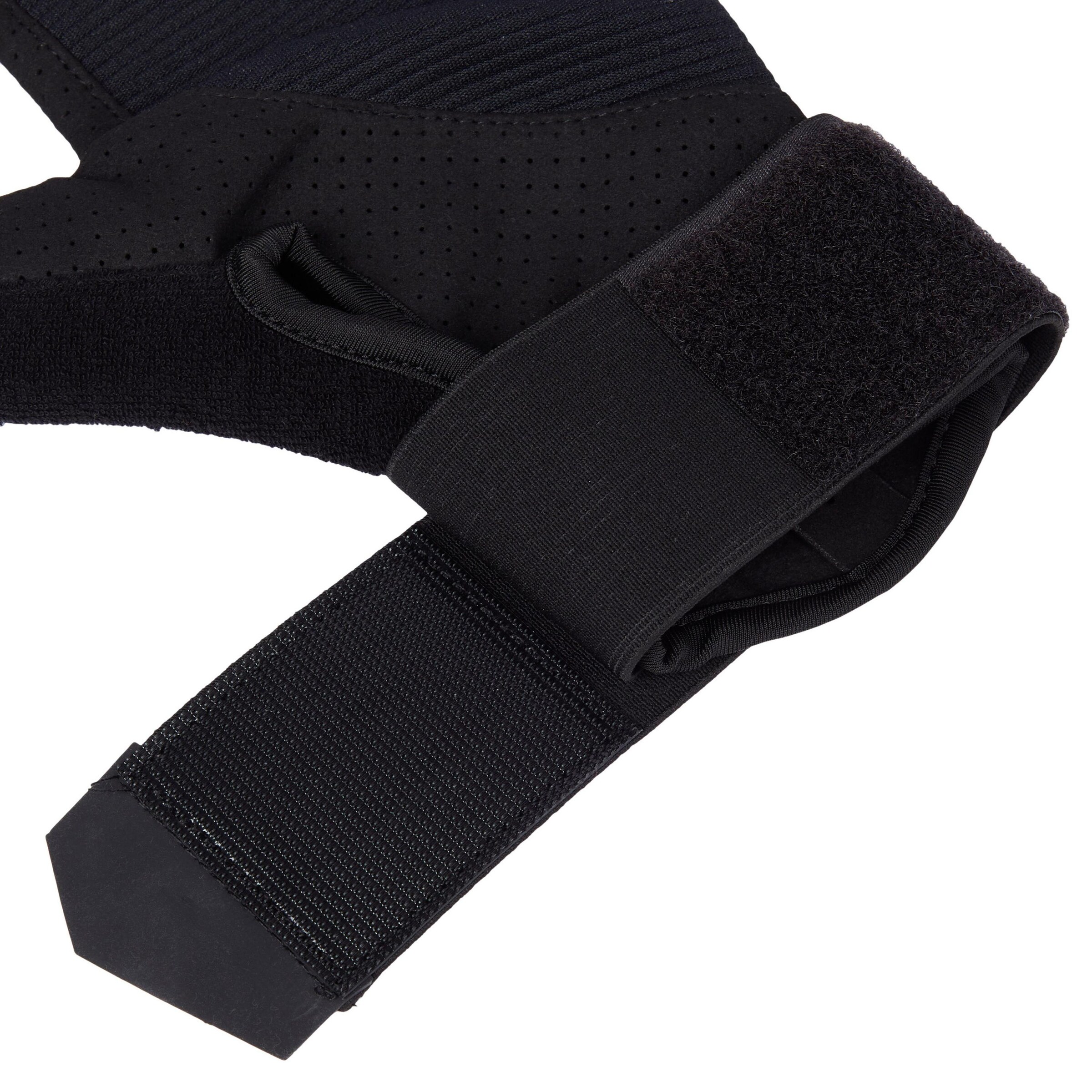 ENERGETICS Athletic Gloves in Black