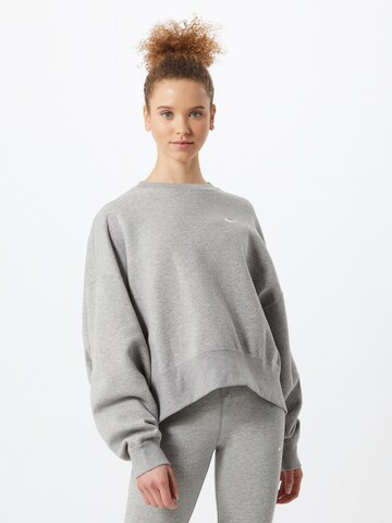 Sweat-shirt 'Essentials' Nike Sportswear en gris : devant