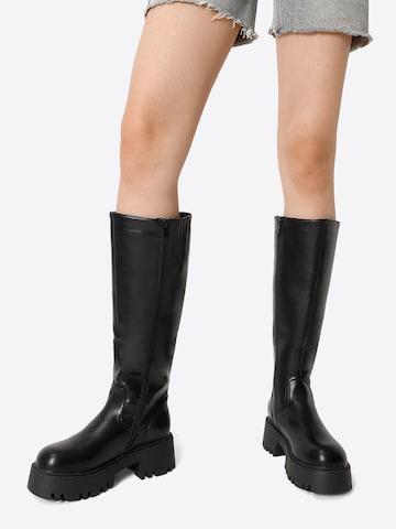 Dream Pairs Boot in Black