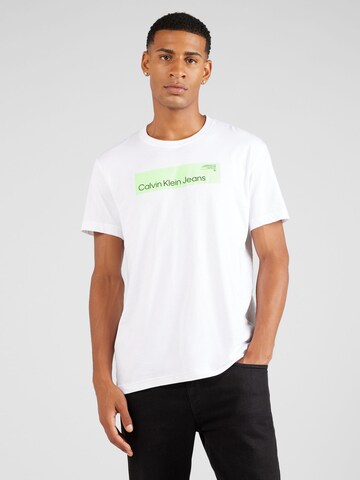 T-Shirt Calvin Klein Jeans en blanc : devant