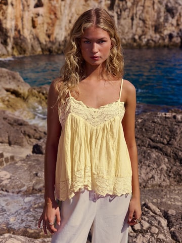 Next Top in Yellow: front