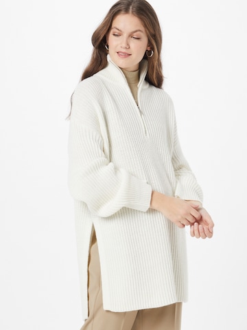 Pullover di Karo Kauer in bianco: frontale