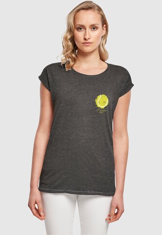 Merchcode T-Shirt 'Its Tennis Time' in Grau: Vorderseite
