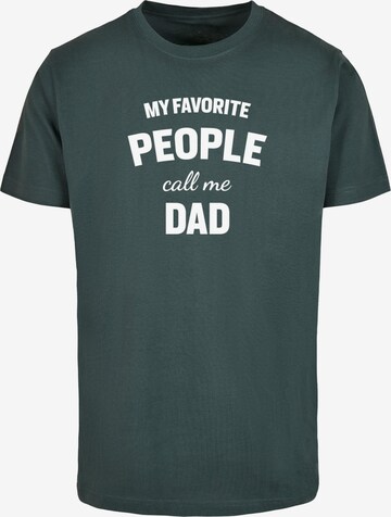 Merchcode Shirt 'Fathers Day - My Favorite People Call Me Dad' in Groen: voorkant