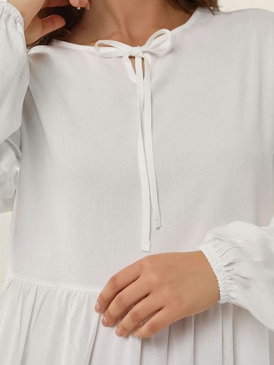 Hiccup Vestido em branco, Vista do artigo