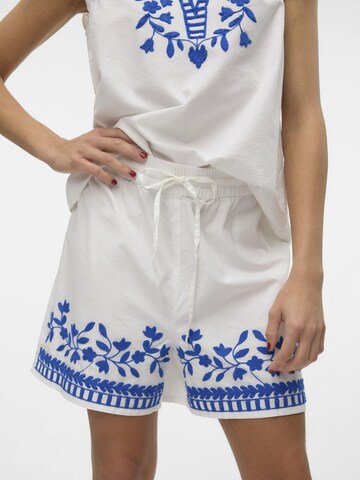 VERO MODA Regular Hose 'Vacation' in Weiß