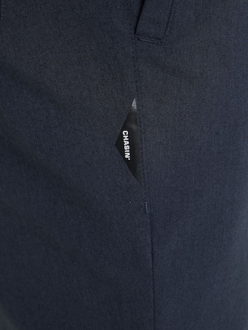 Regular Pantalon CHASIN' en bleu