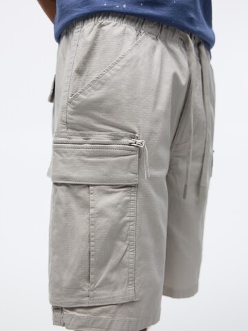 Loosefit Pantalon cargo Pull&Bear en gris