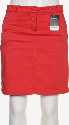 Closed Skirt in L in Red: front