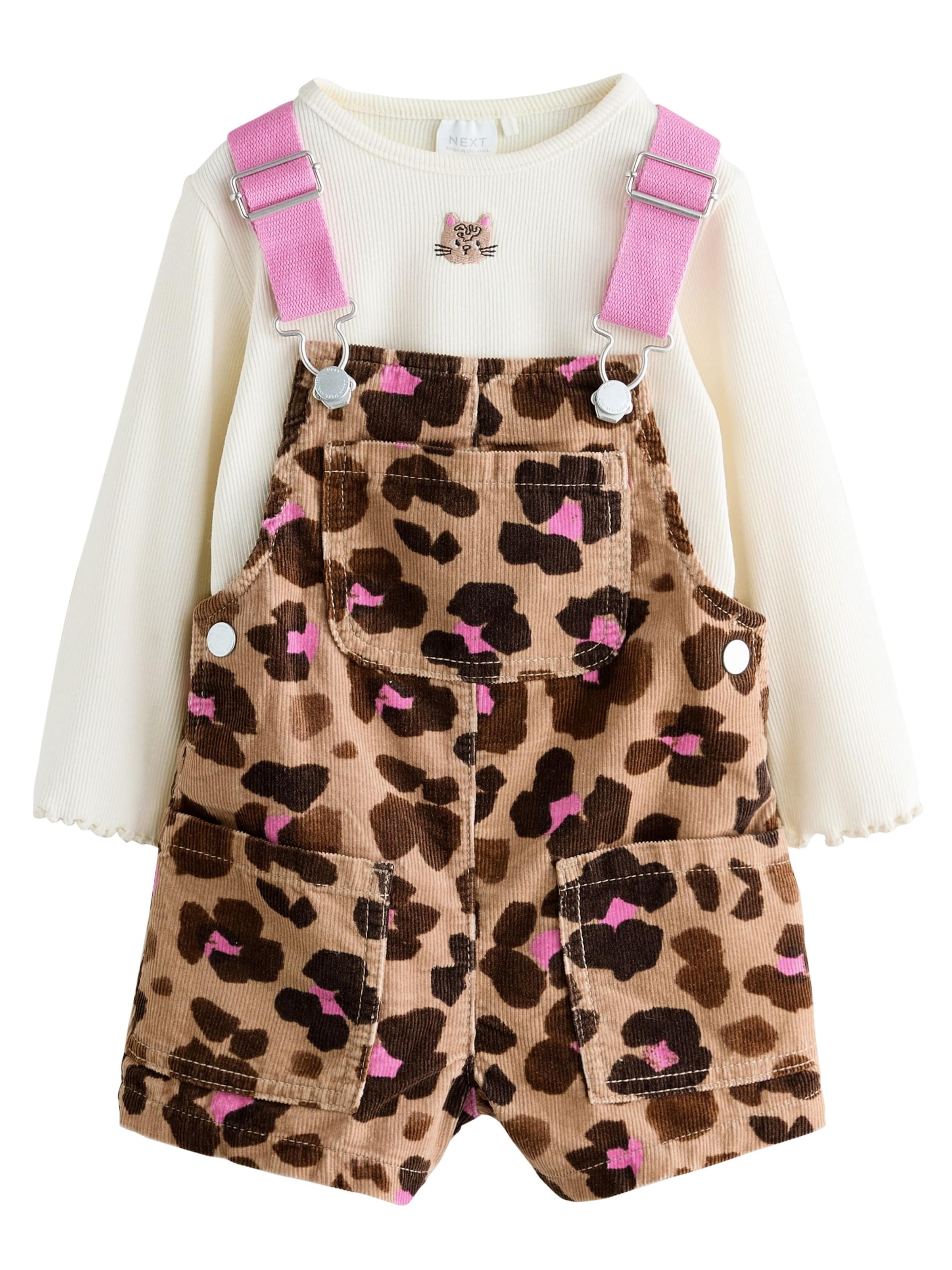 Next Set: Latzshorts, Shirt und Kniestrümpfe in Beige