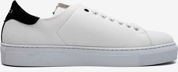 Baskets basses 'Neun' LOCI en blanc