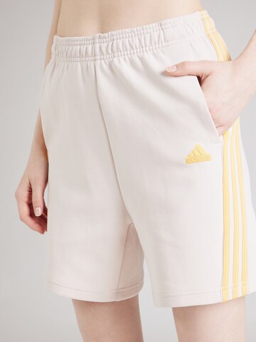 ADIDAS SPORTSWEAR Regular Sportshorts in Lila