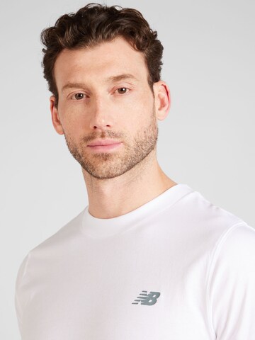 T-Shirt 'Sport Essentials' new balance en blanc