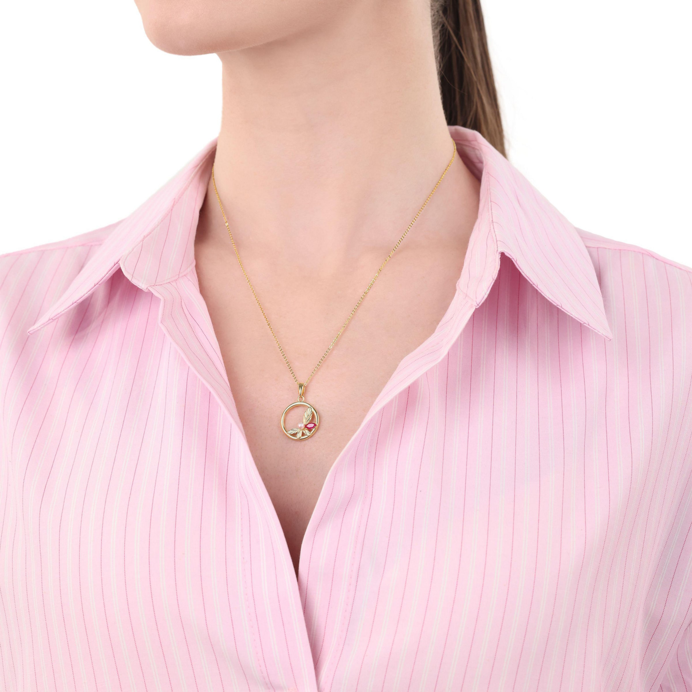 AMOR Necklace in Gold: front