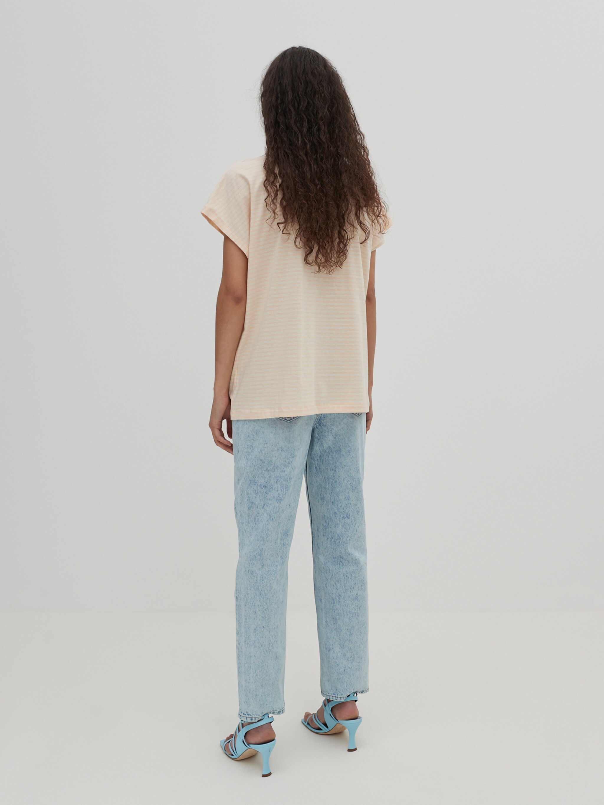 EDITED Producten Shirt 'Keela' Abrikoos