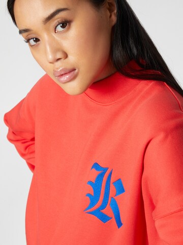 Sweat-shirt 'OV Crewneck K' ABOUT YOU x Mero en rouge