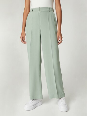 A LOT LESS Wide leg Trousers with creases 'Daliah' in Green