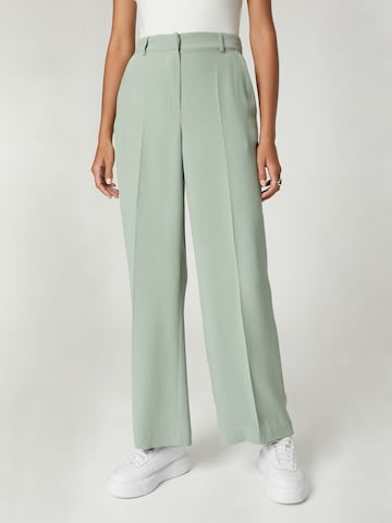 A LOT LESS Wide leg Pleated Pants 'Daliah' in Green
