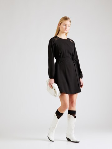 Rochie de cocktail 'Gina' de la ABOUT YOU pe negru: față