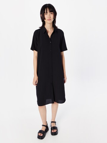 Robe-chemise Monki en noir : devant