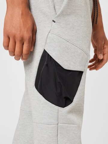 Coupe slim Pantalon Nike Sportswear en gris