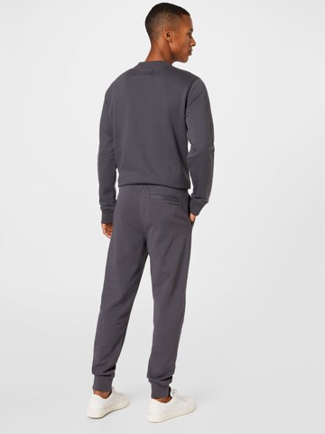 Calvin Klein Jeans Zúžený Kalhoty – šedá