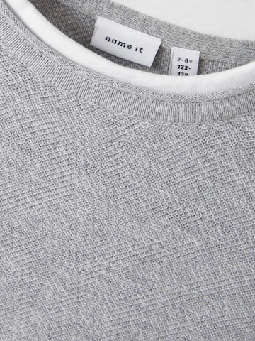 Pull-over 'Larami' NAME IT en gris