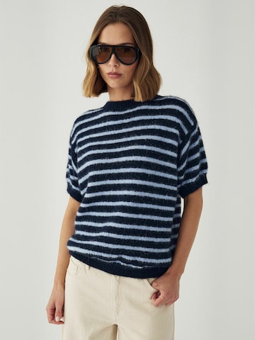 Noella Top ' N-Monikah ' in Blue: front